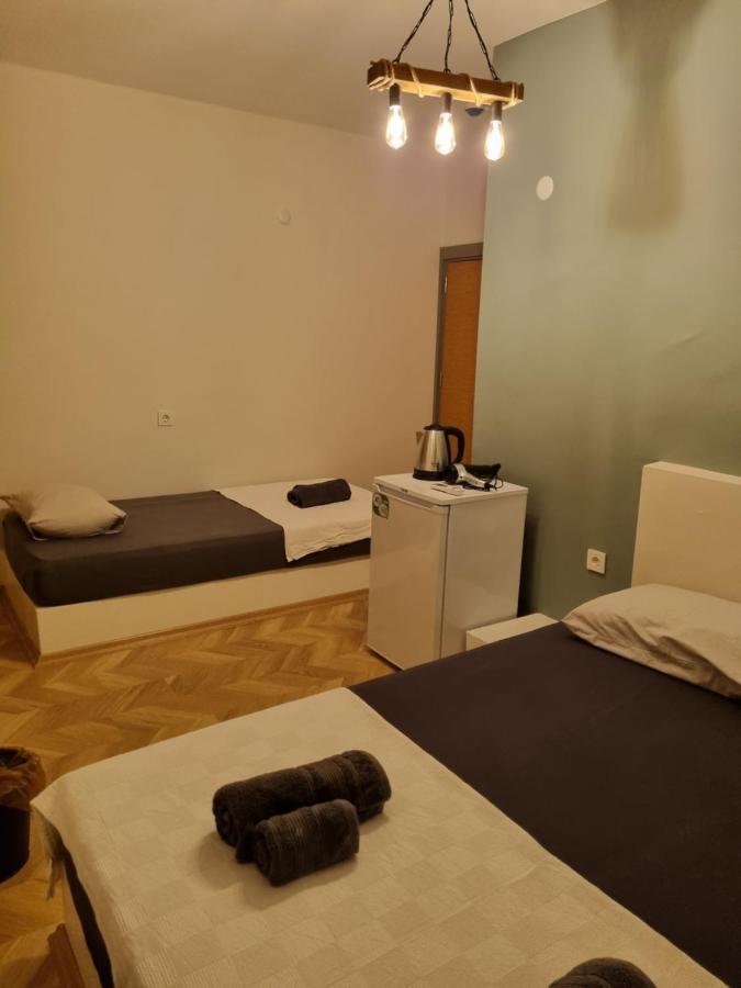 Gazde/Camere de închiriat El Mundo *